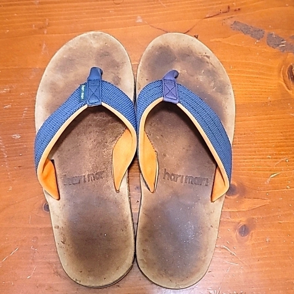 Hari Mari Flip Flops Men's 8 Blue Tan Leather Memory Foam Sandals Casual Beach